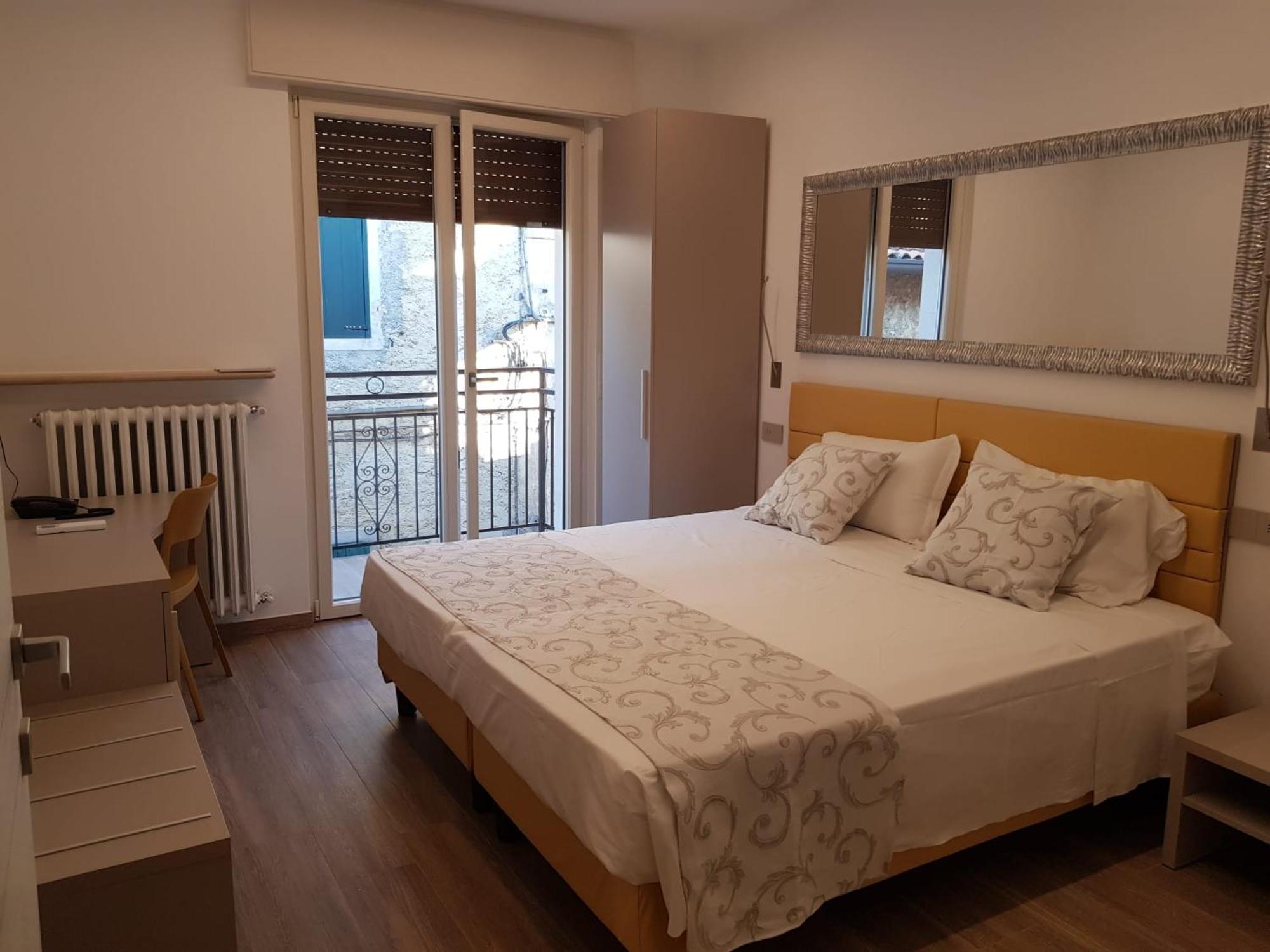 Hotel Pace Brenzone sul Garda Luaran gambar