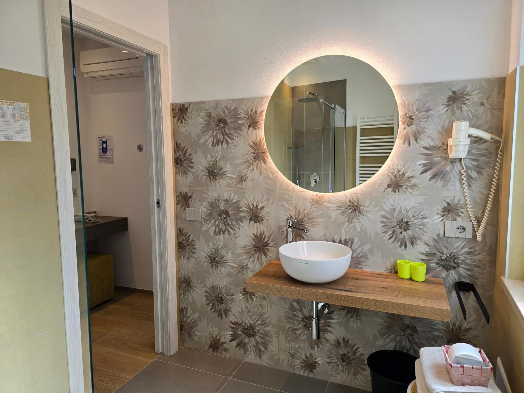 Hotel Pace Brenzone sul Garda Luaran gambar