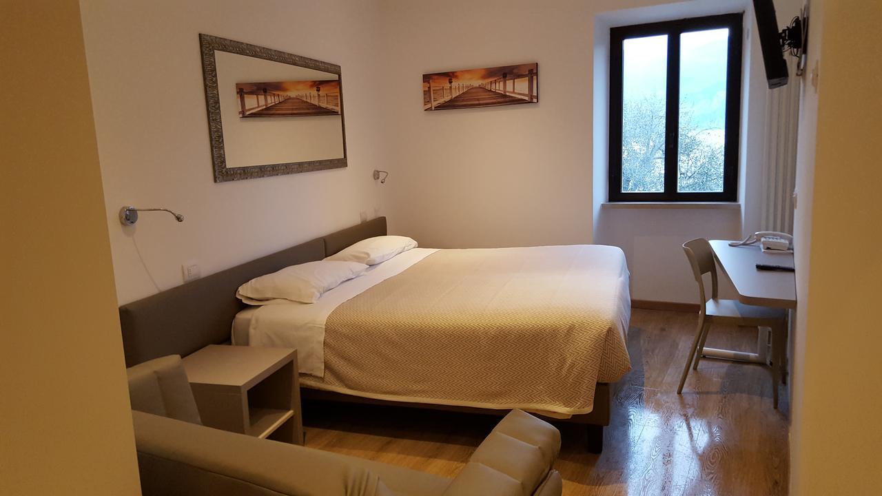 Hotel Pace Brenzone sul Garda Luaran gambar