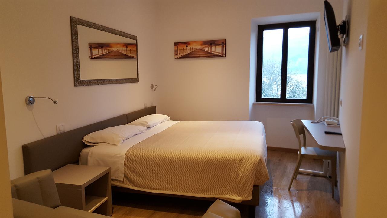 Hotel Pace Brenzone sul Garda Luaran gambar